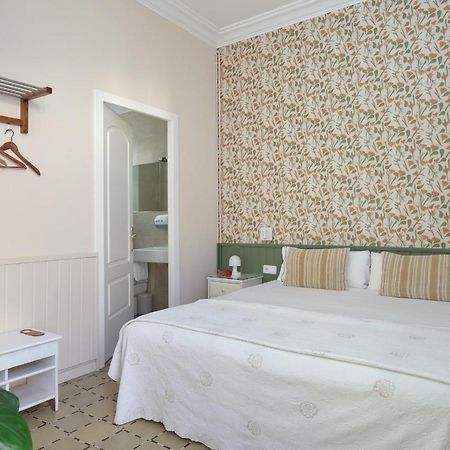 Hostal Poblenou Bed and Breakfast Barcellona Esterno foto