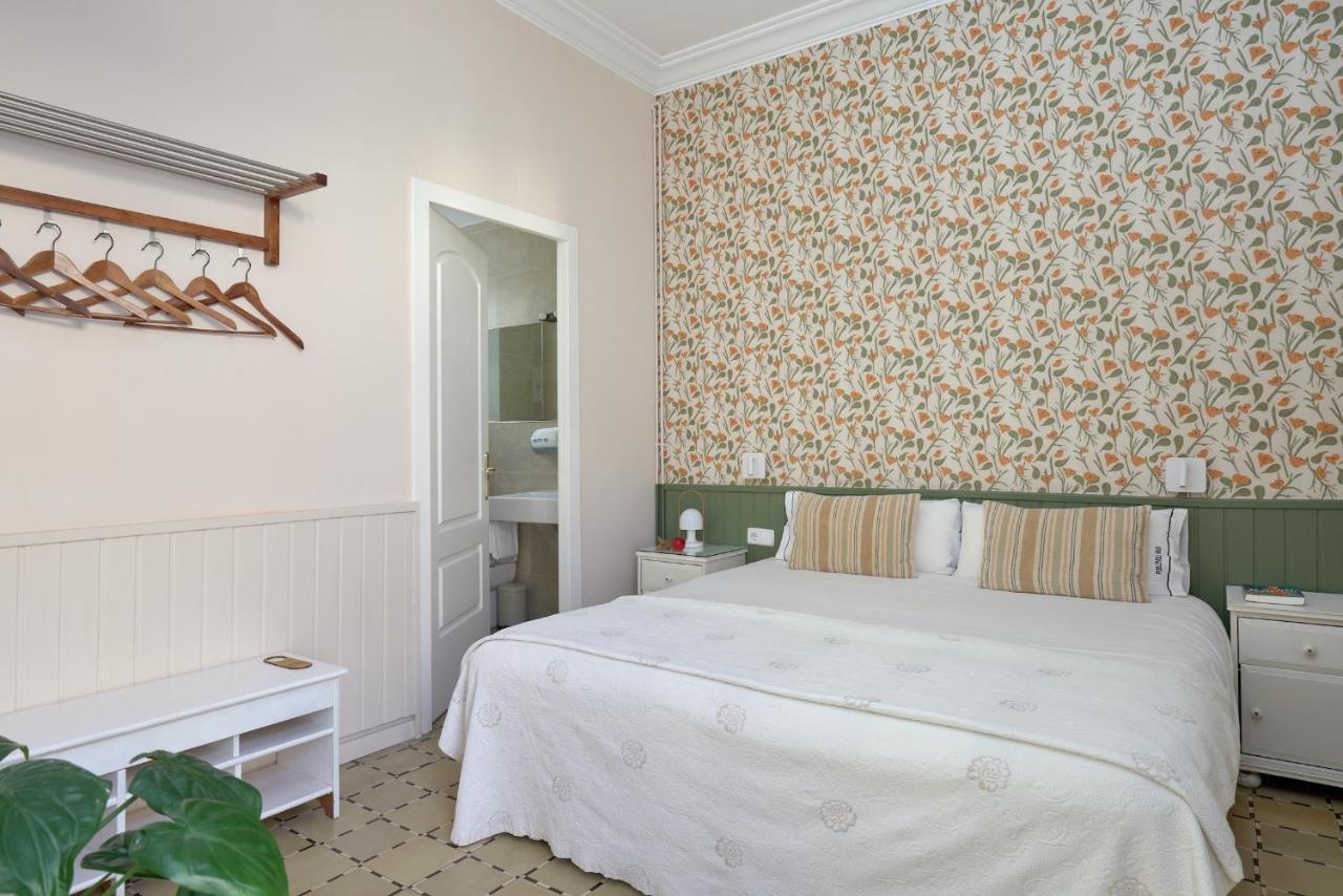 Hostal Poblenou Bed and Breakfast Barcellona Esterno foto